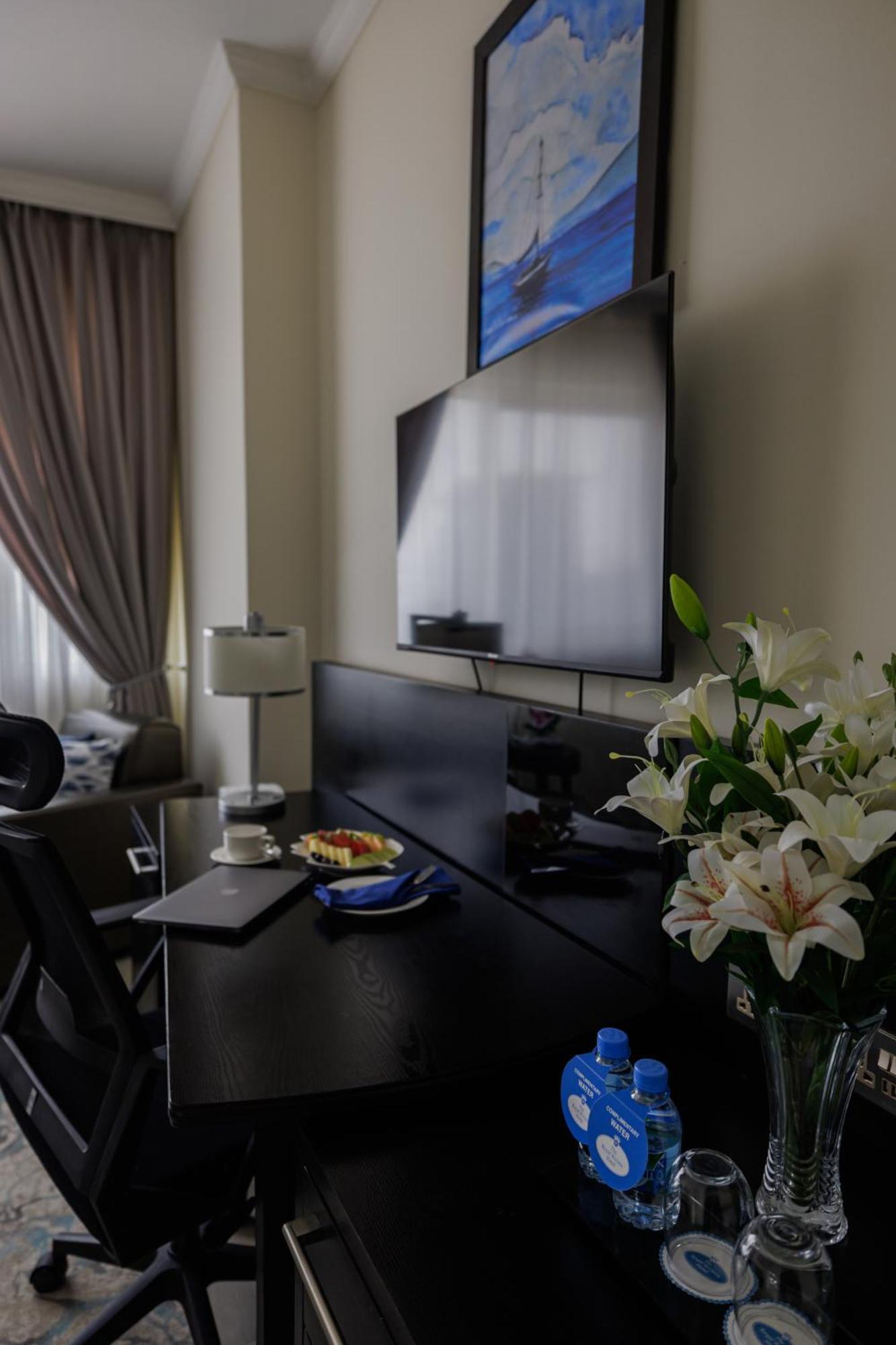 The Royal Riviera Hotel Doha Exterior photo